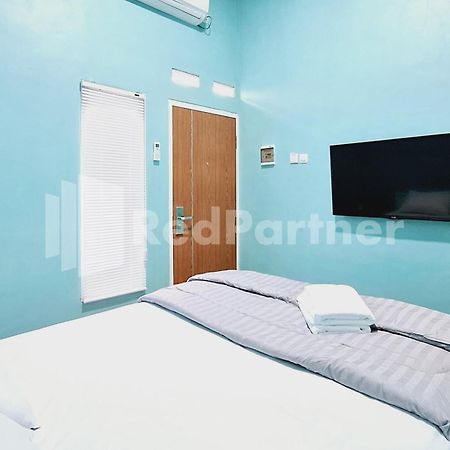 Griya Prashasta Mitra Reddoorz Hotel Kediri  Exterior foto