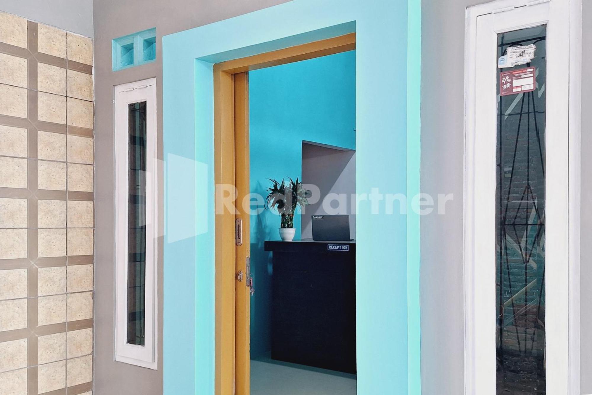 Griya Prashasta Mitra Reddoorz Hotel Kediri  Exterior foto